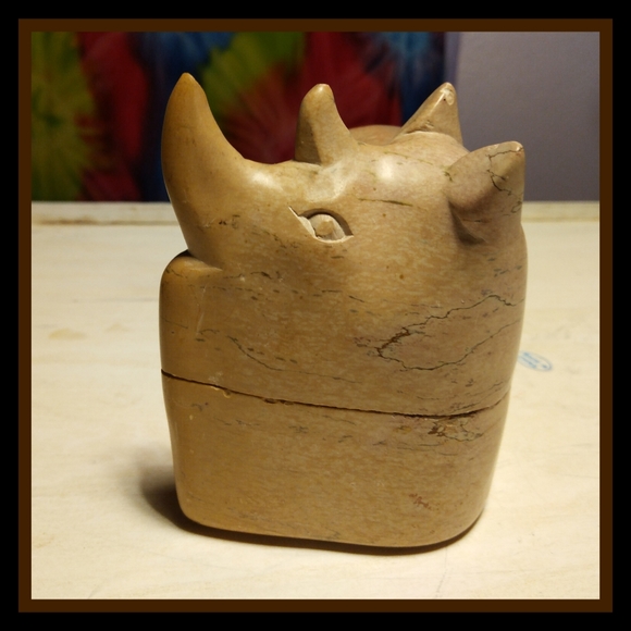 VINTAGE RHINO SOAPSTONE BOX-ONE OF A KIND-PERFECT - Picture 3 of 7
